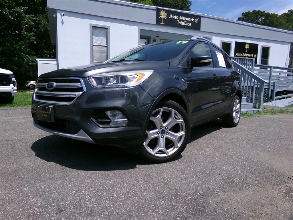 2019 Ford Escape Titanium's photo