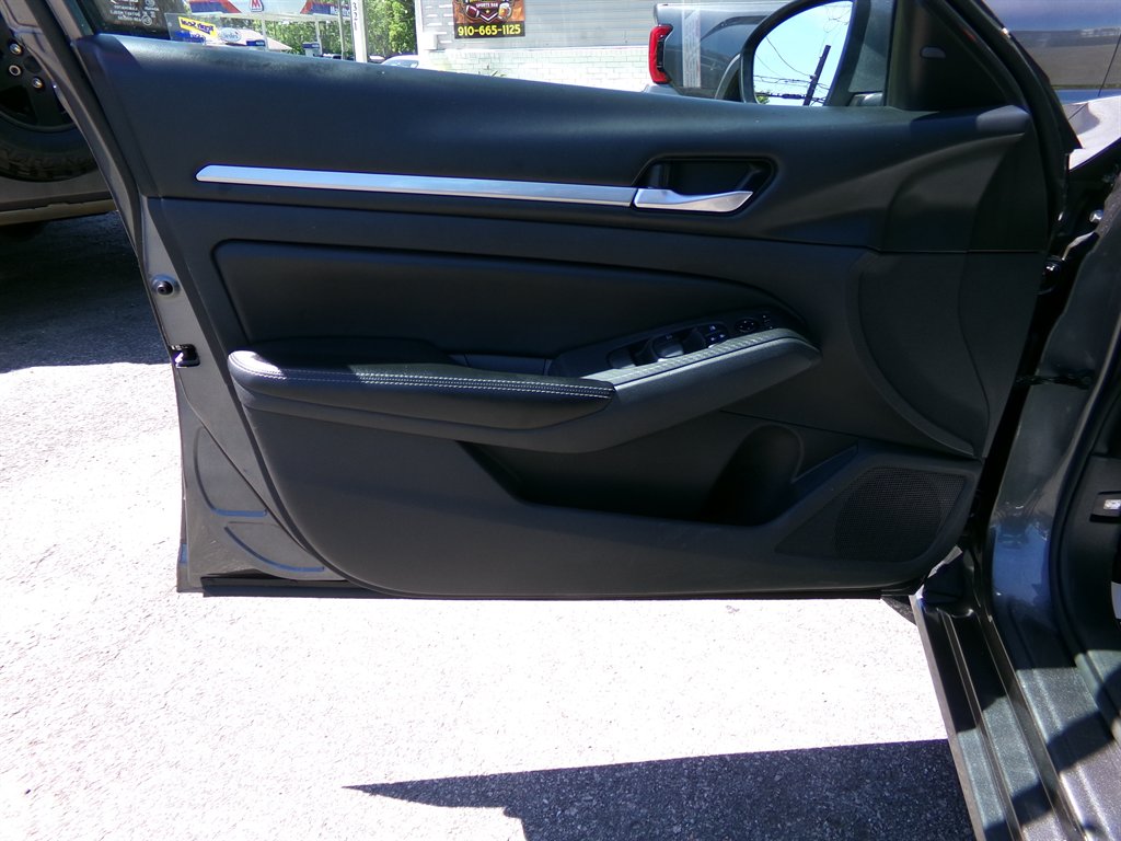 2022 Nissan Altima SV - Photo 11